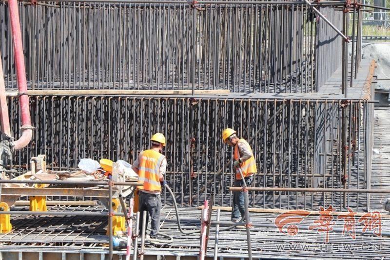 西渝高铁陕西段最大承台开始浇筑，全线桥梁建设加快  第3张