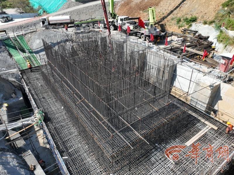 西渝高铁陕西段最大承台开始浇筑，全线桥梁建设加快  第5张