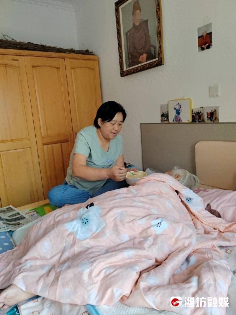 潍坊一普通妇女无偿赡养 30 多位老人，17 年如一日，她是怎么做到的？  第1张