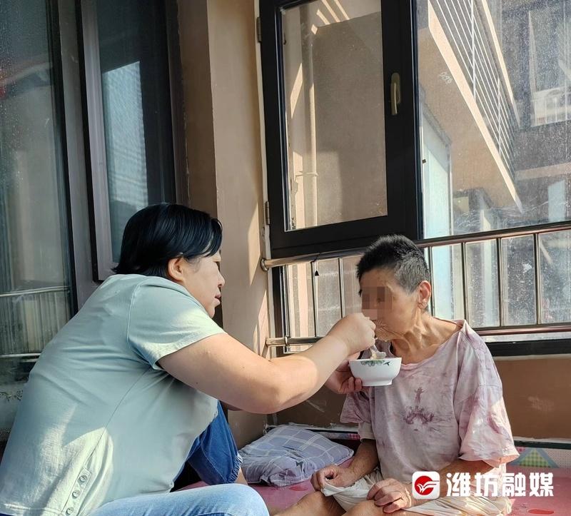 潍坊一普通妇女无偿赡养 30 多位老人，17 年如一日，她是怎么做到的？  第2张