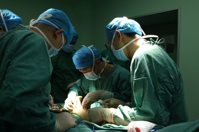 首个州（市）级云南省高层次人才服务会客厅揭幕，累计义诊患者 144 人次  第3张