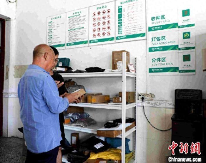 湖南蓝山：客车司机的特殊乘客，破解乡村物流最后一公里障碍