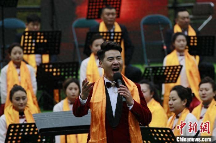 首届群加国家森林公园音乐会雨中开幕，你不来看看吗？
