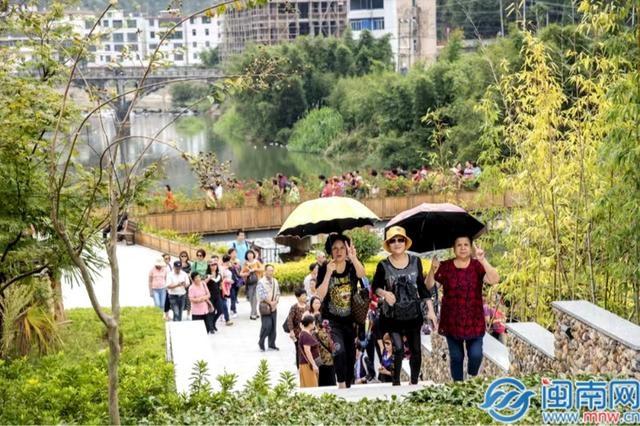 国庆假期南靖县接待游客 28.27 万人次，旅游收入达 2.1039 亿元  第4张