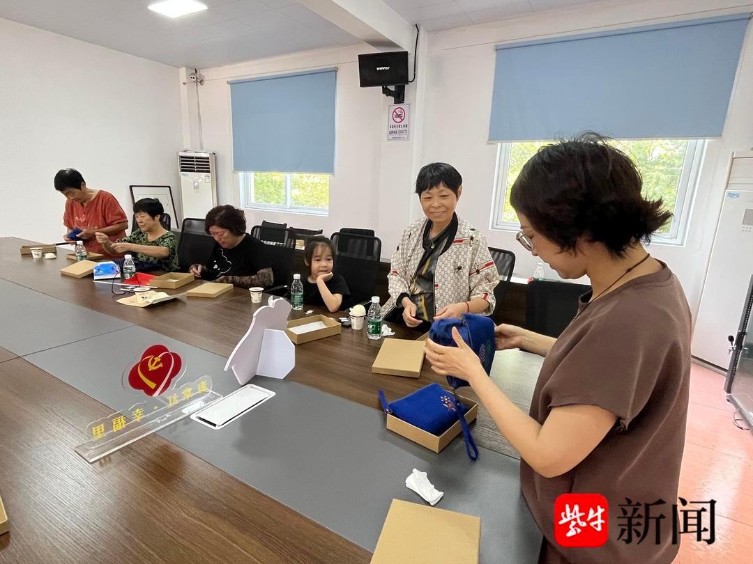 重阳佳节，常熟市碧溪街道中南村举办拾非遗古韵之美活动，传递敬老好风尚  第2张