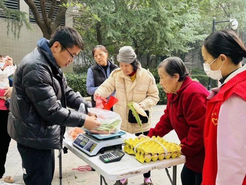 公益助农进社区，家门口的蔬果盛宴，你还不来？  第2张