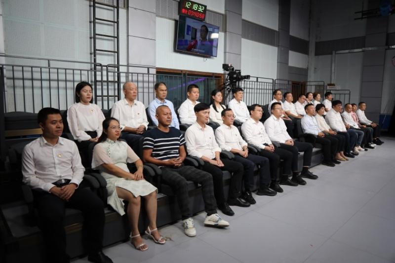直击痛点！秀英区委书记率队解决饮水、交通等民生问题  第2张