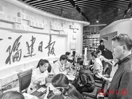 东南眼科医院义诊走进福建日报社，守护记者的光明  第1张