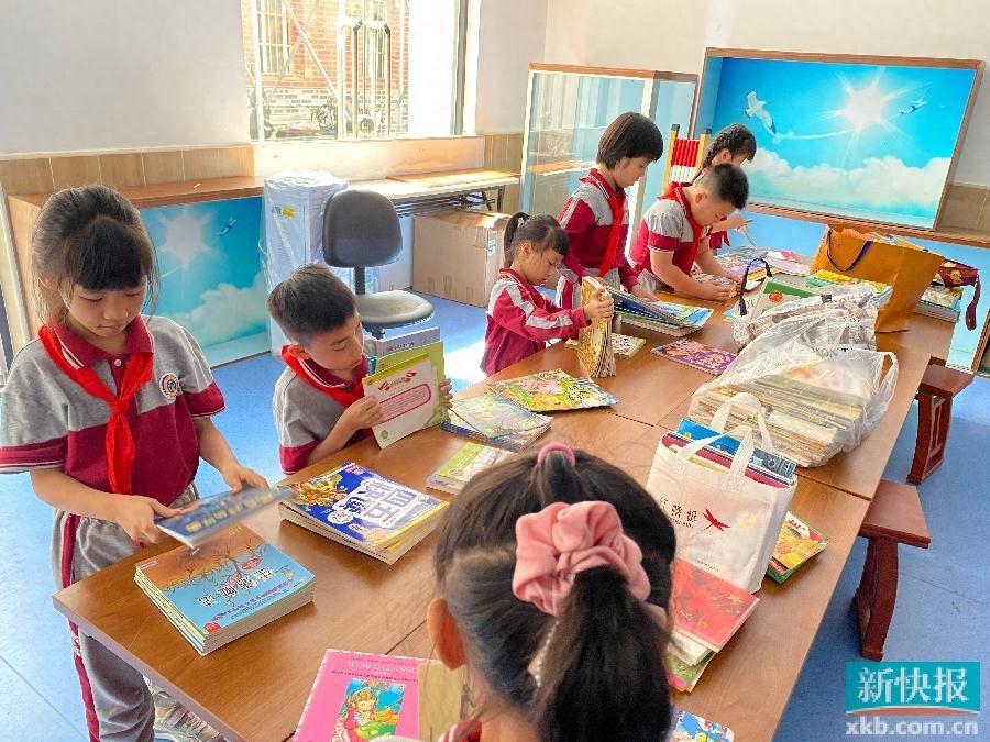 3777 本书籍，连接广州与贵州的爱心桥梁  第1张