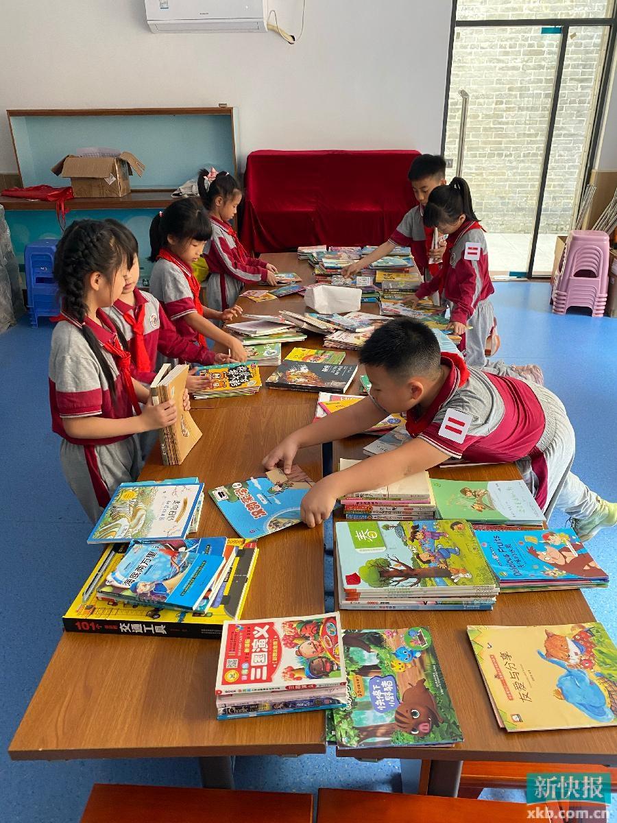 3777 本书籍，连接广州与贵州的爱心桥梁  第2张