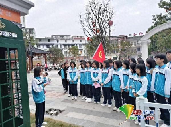 行走在时光长河，百余名中学生打卡那年·崇义文创街区  第1张
