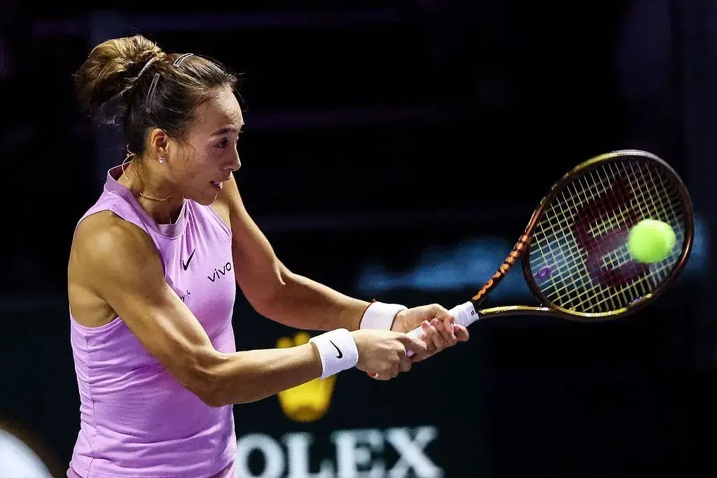 郑钦文闯入 WTA 年终总决赛决赛，追平李娜最佳战绩