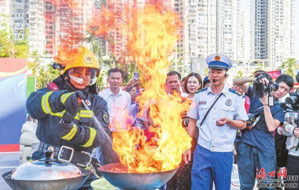 119 消防宣传月活动启动，这些消防装备你见过吗？  第1张
