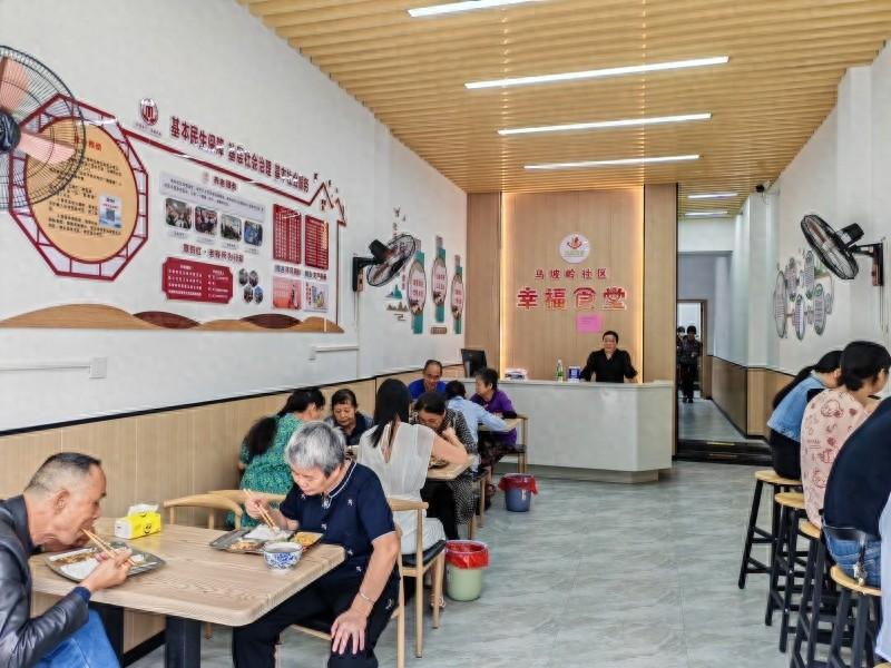 社区食堂：让老人在家门口品尝幸福味道，章贡区优化布局获赞  第1张