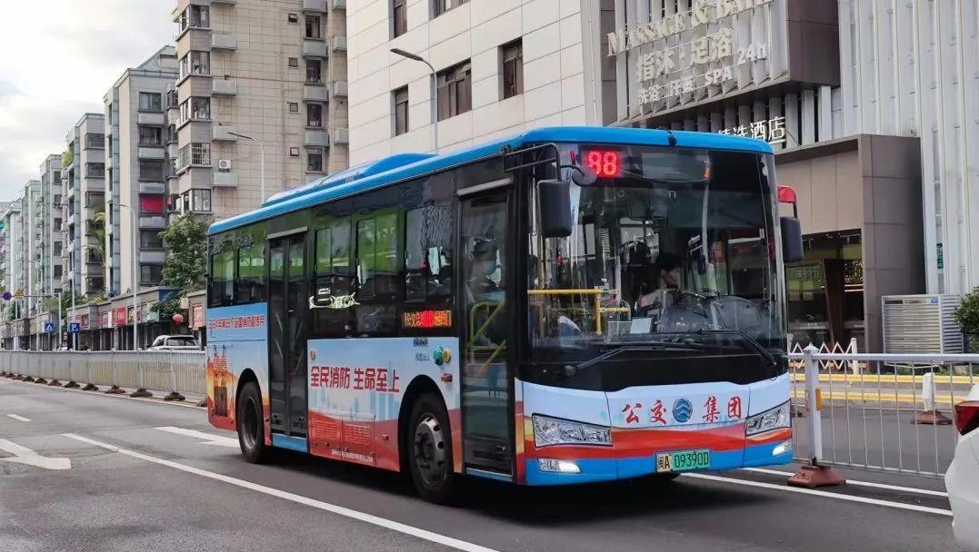 10 辆公交车变身流动消防宣传站，打造福州奔跑的消防风景线  第4张