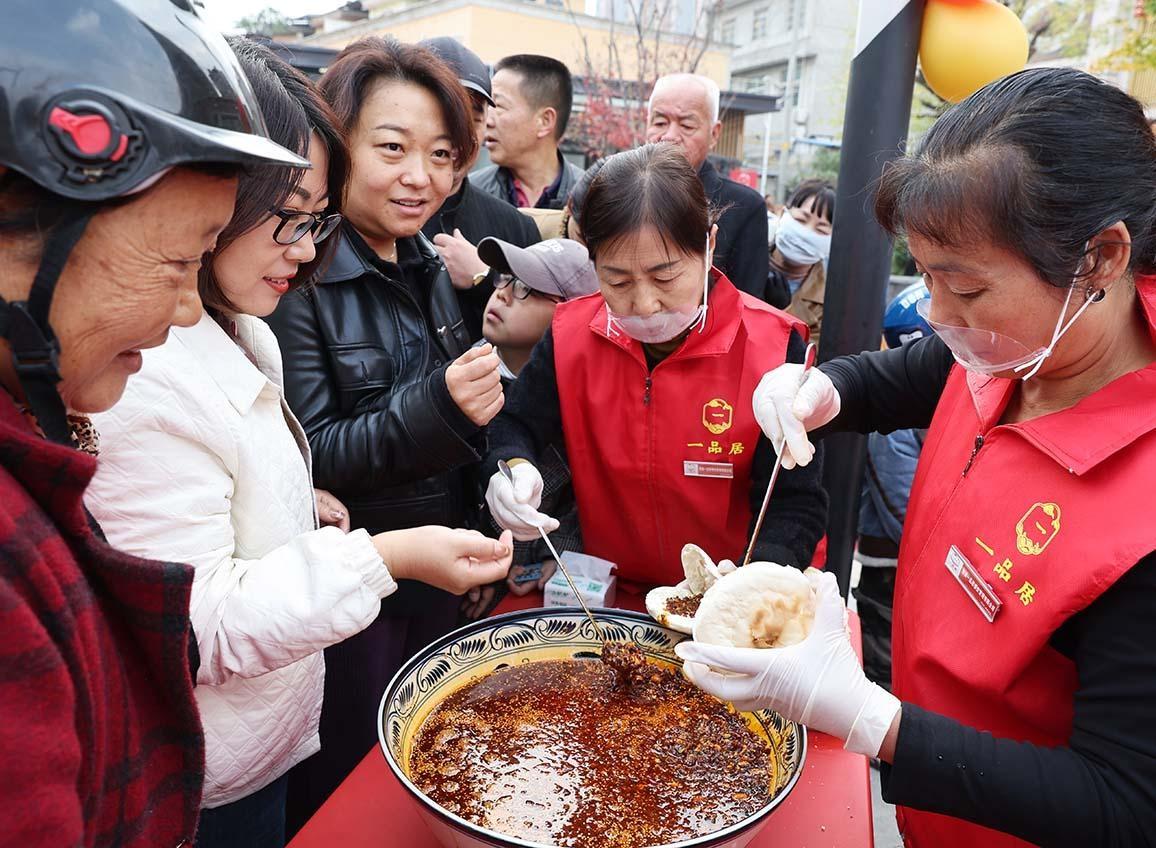 初冬咥一口热烧饼夹油泼辣子，热汗涔涔浑身舒展开  第4张