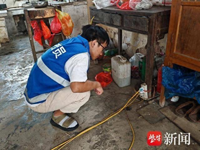 困难儿童家中电线老化严重，竟有如此大的安全隐患  第1张