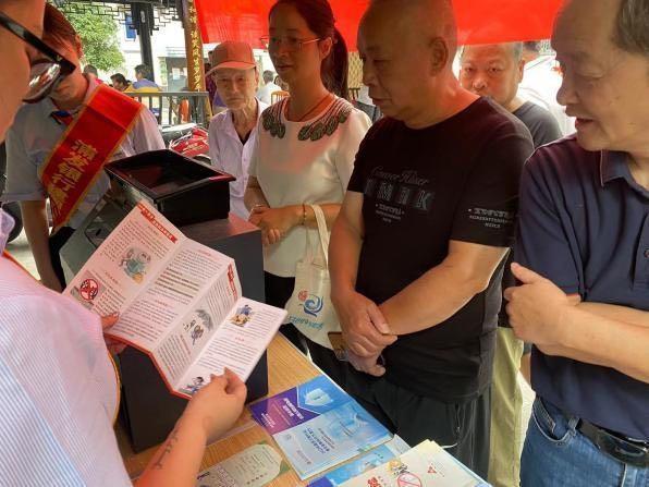 现金大篷车进社区，浦发银行杭州建国支行多走一步，提升居民幸福感  第3张