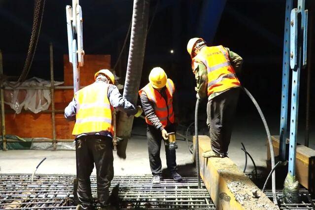 国道 107 京港线漯河境新建工程沙河特大桥全幅贯通,助力年度通车目标 第2张 国道 107 京港线漯河境新建工程沙河特大桥全幅贯通,助力年度通车目标 第2张