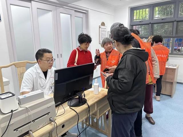 万里街道社区卫生服务站全新启用，居民看病配药更方便了  第2张