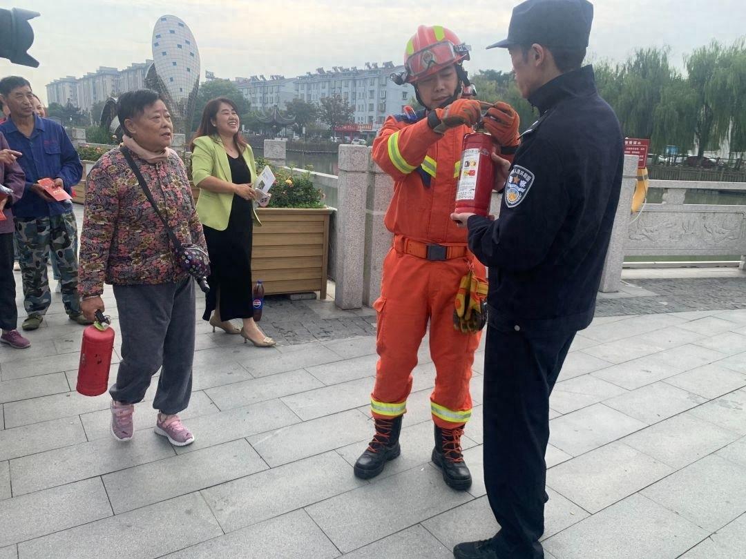 全民消防，生命至上！菱湖派出所联合多部门开展消防宣传活动，守护生命通道  第1张