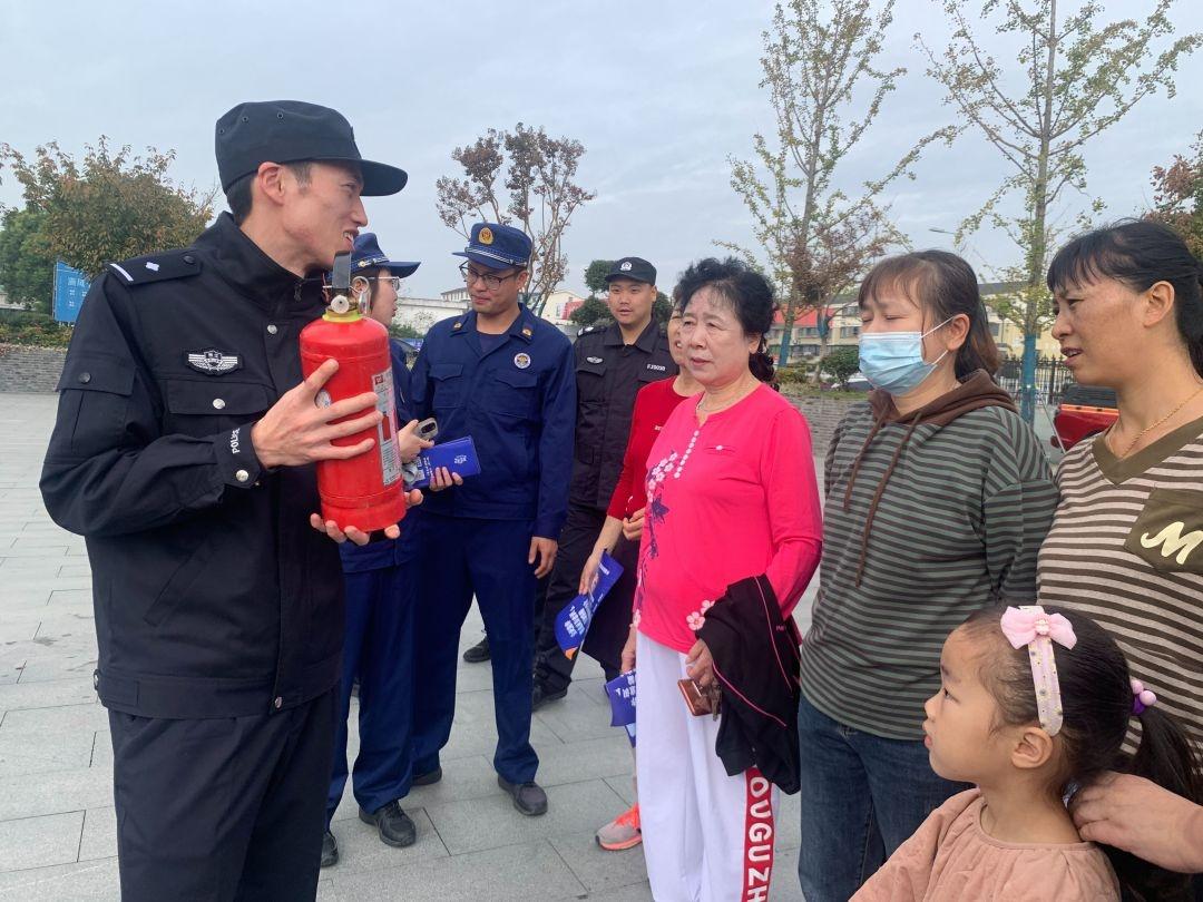 全民消防，生命至上！菱湖派出所联合多部门开展消防宣传活动，守护生命通道  第2张