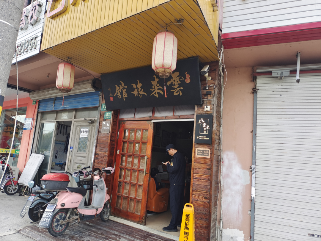 户外招牌专项执法检查，这家商铺为何被查？  第2张
