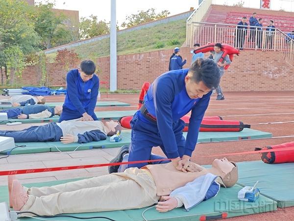 青岛机场消防救援队伍，全国消防日紧急拉练比武，勇夺团体一等奖  第3张