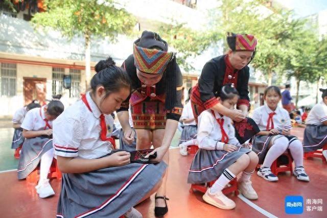 非遗进校园！六百余名学生感受黎族传统技艺风采  第1张