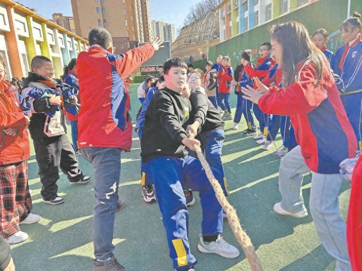 冬日暖阳下的校园运动会：汗水与欢笑交织，少年风采尽显  第1张