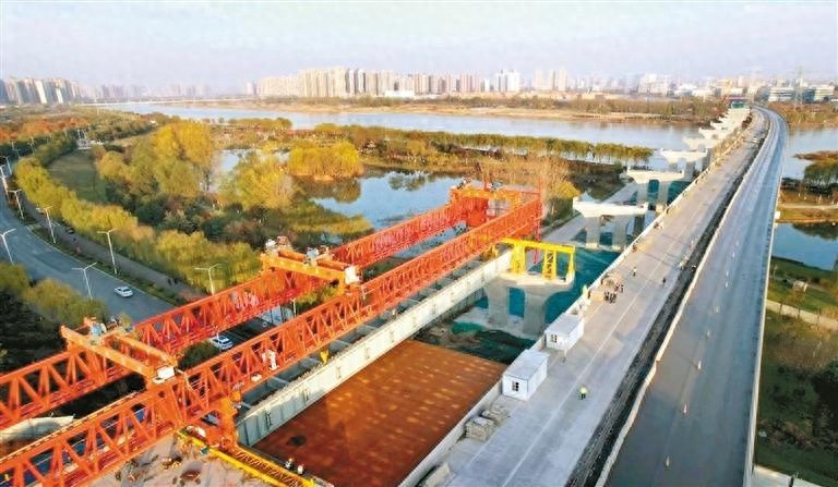 震撼！陕西渭河特大桥：首榀梁架设完，多项巨大突破你知道吗？  第1张