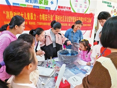 15组亲子家庭共绘法治画卷，漆扇手工活动寓教于乐，反家暴法深入人心