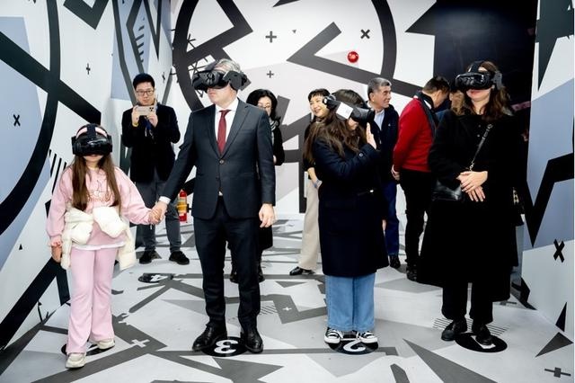巴黎圣母院重生：5年修复奇迹，VR巴士带你穿越时空，亲历文化与艺术的交融  第2张