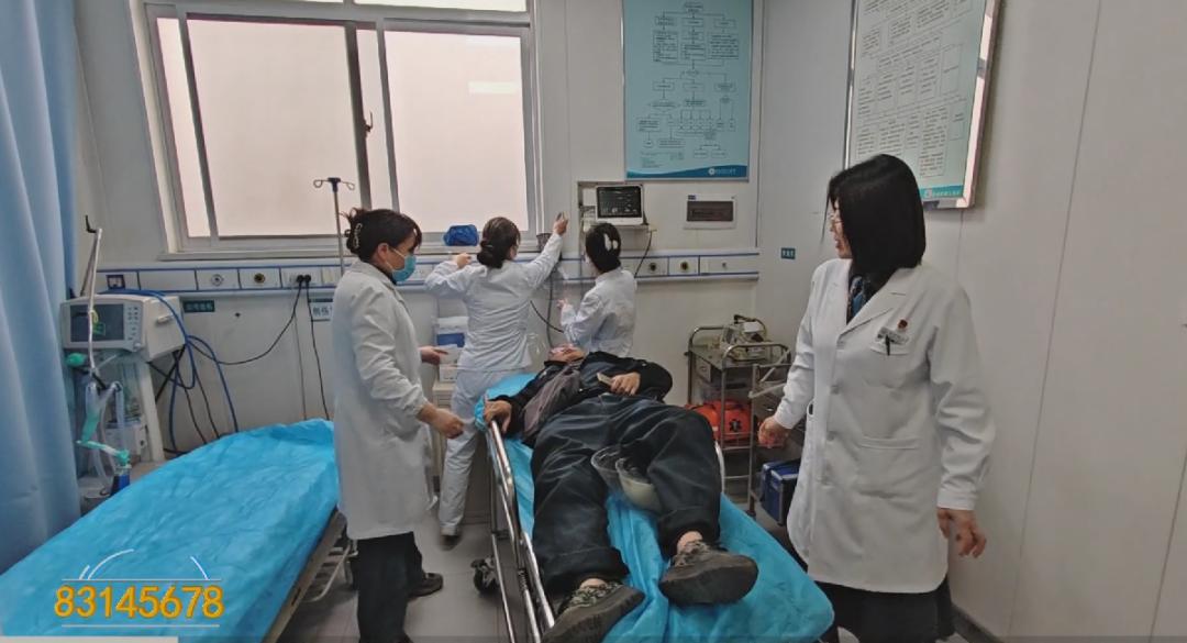 突发！西安南二环惊现男子晕倒，医生百米冲刺救援，生死瞬间揭秘  第4张