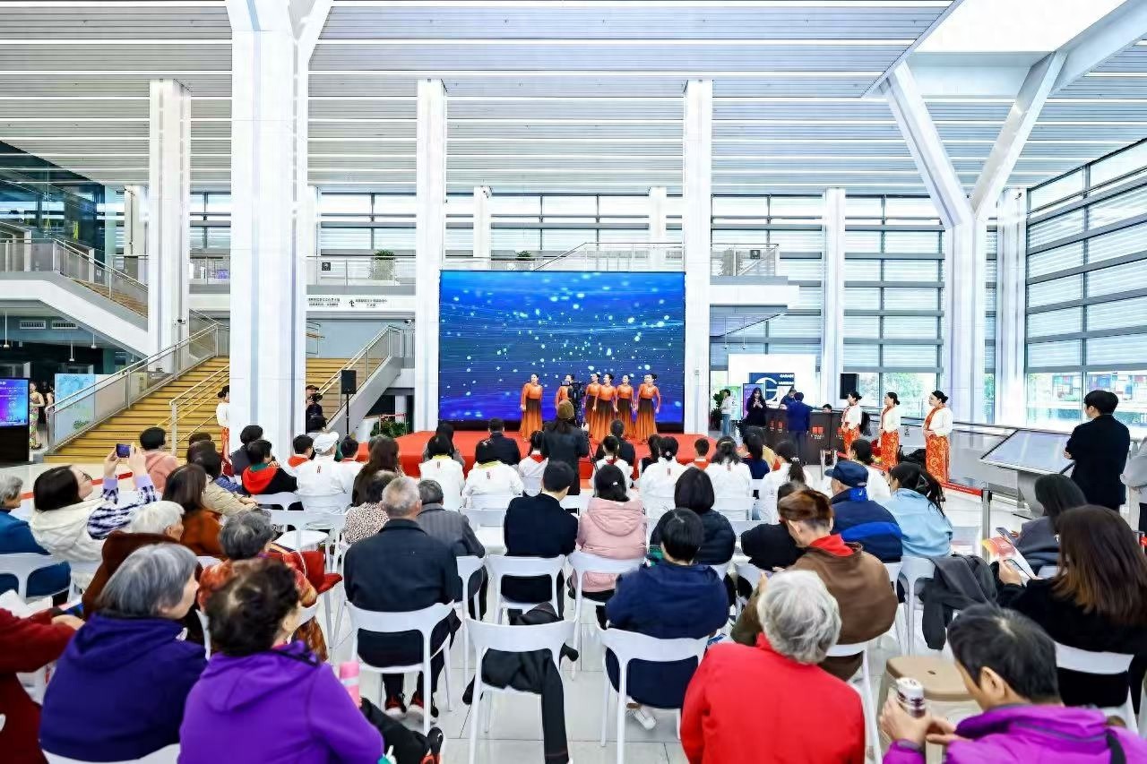 从幕后到台前：浦东新区文化志愿者团队首次亮相，3000余位志愿者用热情点亮文化舞台  第1张