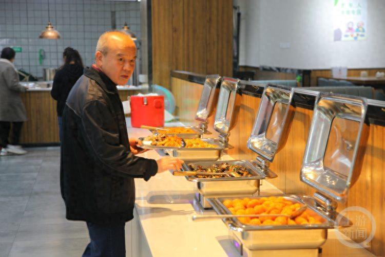 重庆北碚社区食堂：一张小餐桌如何托起舌尖上的幸福？  第1张