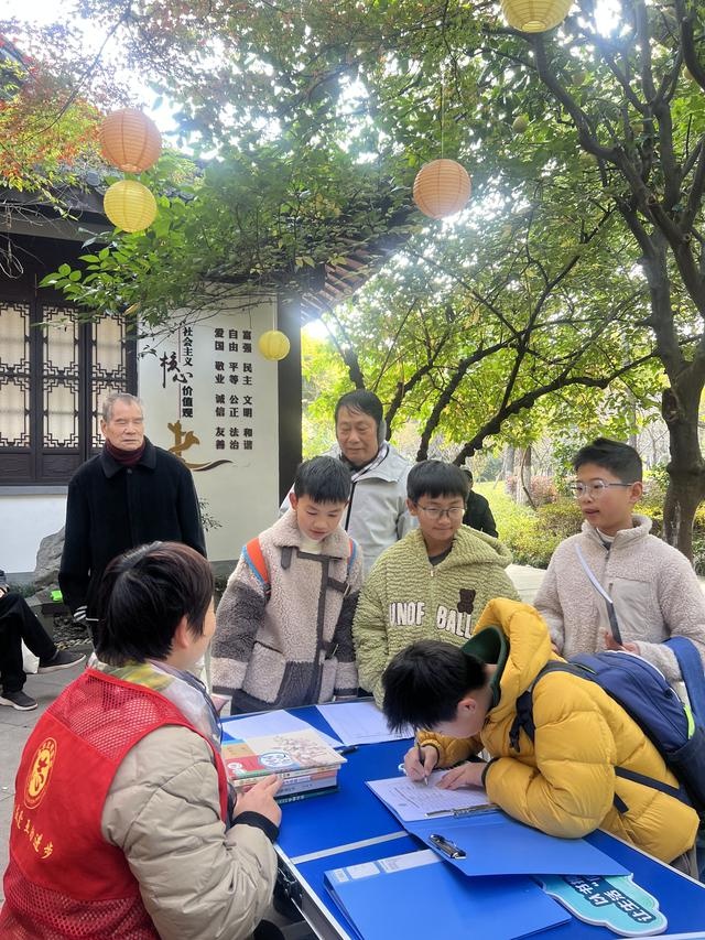 以书换蔬：每周六的公益奇遇，让爱与知识在社区中传递  第3张