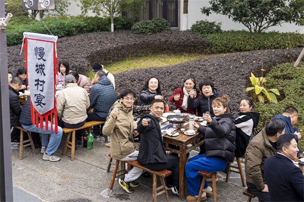 南京高淳枕松云居冬日文旅新体验：百米长桌慢城村宴，美食与文化交织的盛宴  第2张