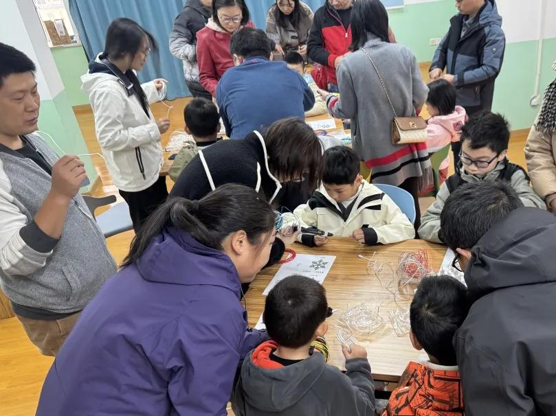 科技育苗，激发创新潜能：梅园新村街道新时代文明实践所引领青少年编程新风潮  第2张