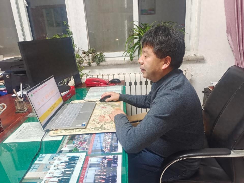 2700余名家长在线学习！东营一中揭秘期中考试后亲子沟通秘籍，你还在等什么？  第1张