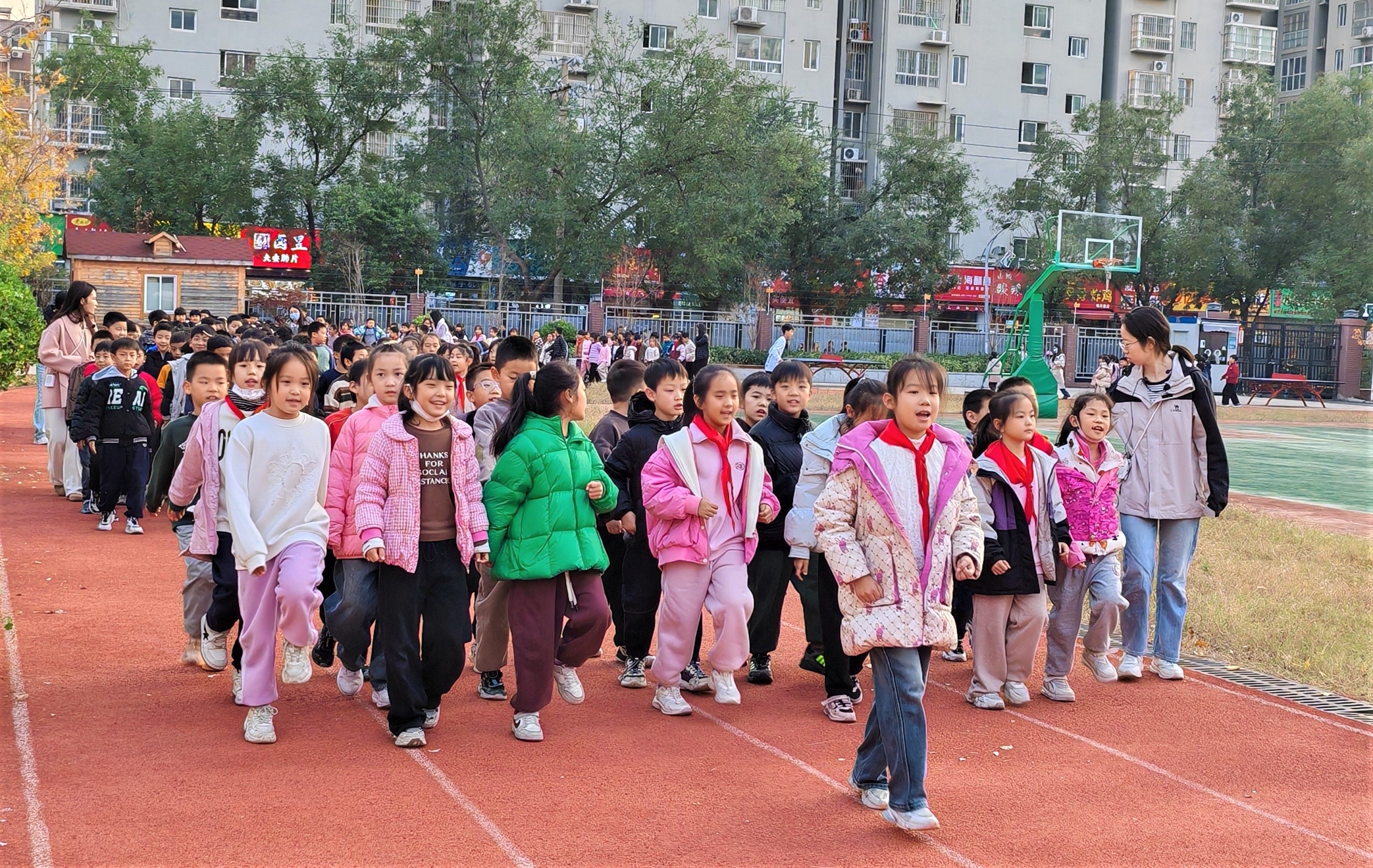 郑州市小学阳光体育大课间：2小时锻炼，培养少年儿童健康习惯  第3张
