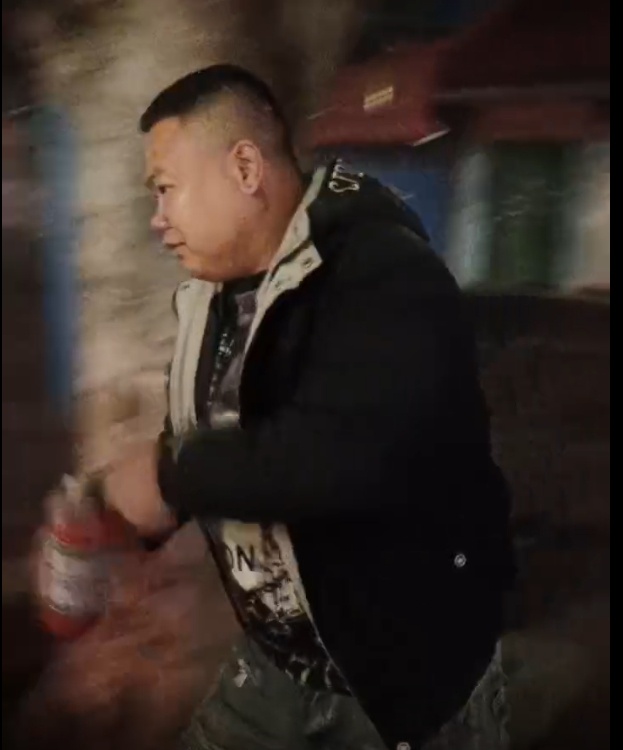 惊险！环卫司机刘嘉圣生死时速，10秒内冲向火海救人，结局让人泪目  第2张