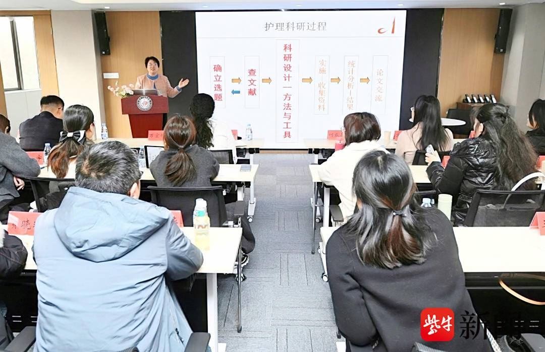 护理科研新风向：30余名护理骨干齐聚镇江，万宏伟教授亲授SCI论文撰写秘籍  第4张