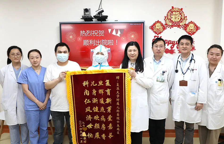 14岁男孩基因治疗奇迹：复旦儿科医院成功治愈重型地中海贫血，家属感动送锦旗