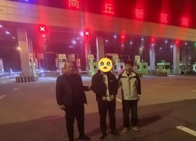寒冷冬日，商丘公安用重拳守护平安，2小时破案追回被盗财物，群众送锦旗表感激  第3张