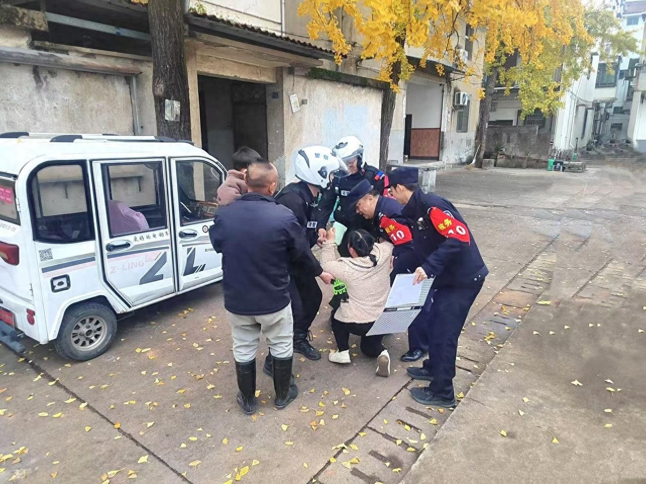 失而复得的孩子，警察叔叔的30分钟紧急救援，感动全城  第1张