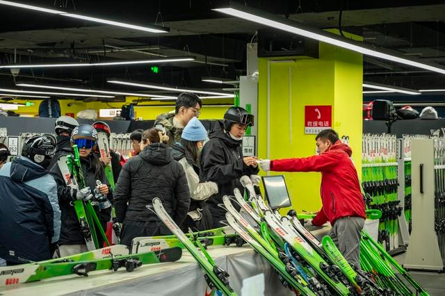 延庆奥园冰雪盛宴：单板平行大回转世界杯引爆冬日激情，7000人次见证历史新高  第2张