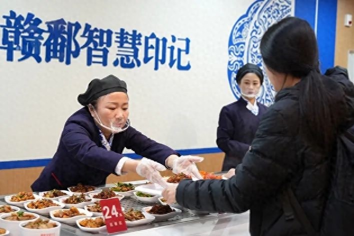 江西首家高铁热链主题餐厅开业，现炒现做，赣鄱特色美食等你来尝