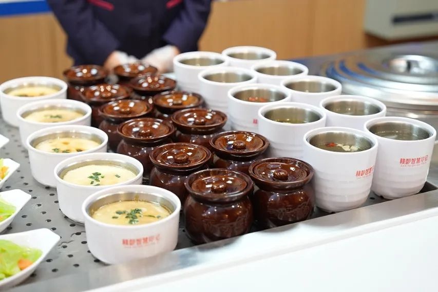 江西首家高铁热链主题餐厅开业，现炒现做，赣鄱特色美食等你来尝  第4张