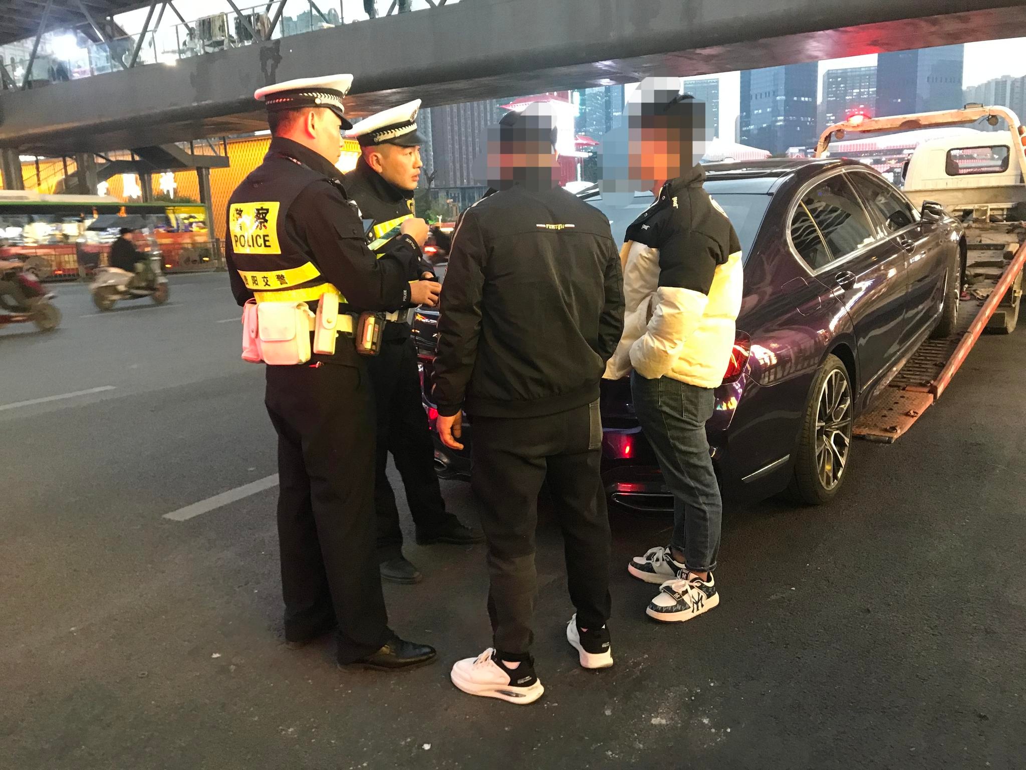 实习期超速驾照被注销，男子租宝马车违停贵阳街头，竟用非法手段逃避处罚  第4张